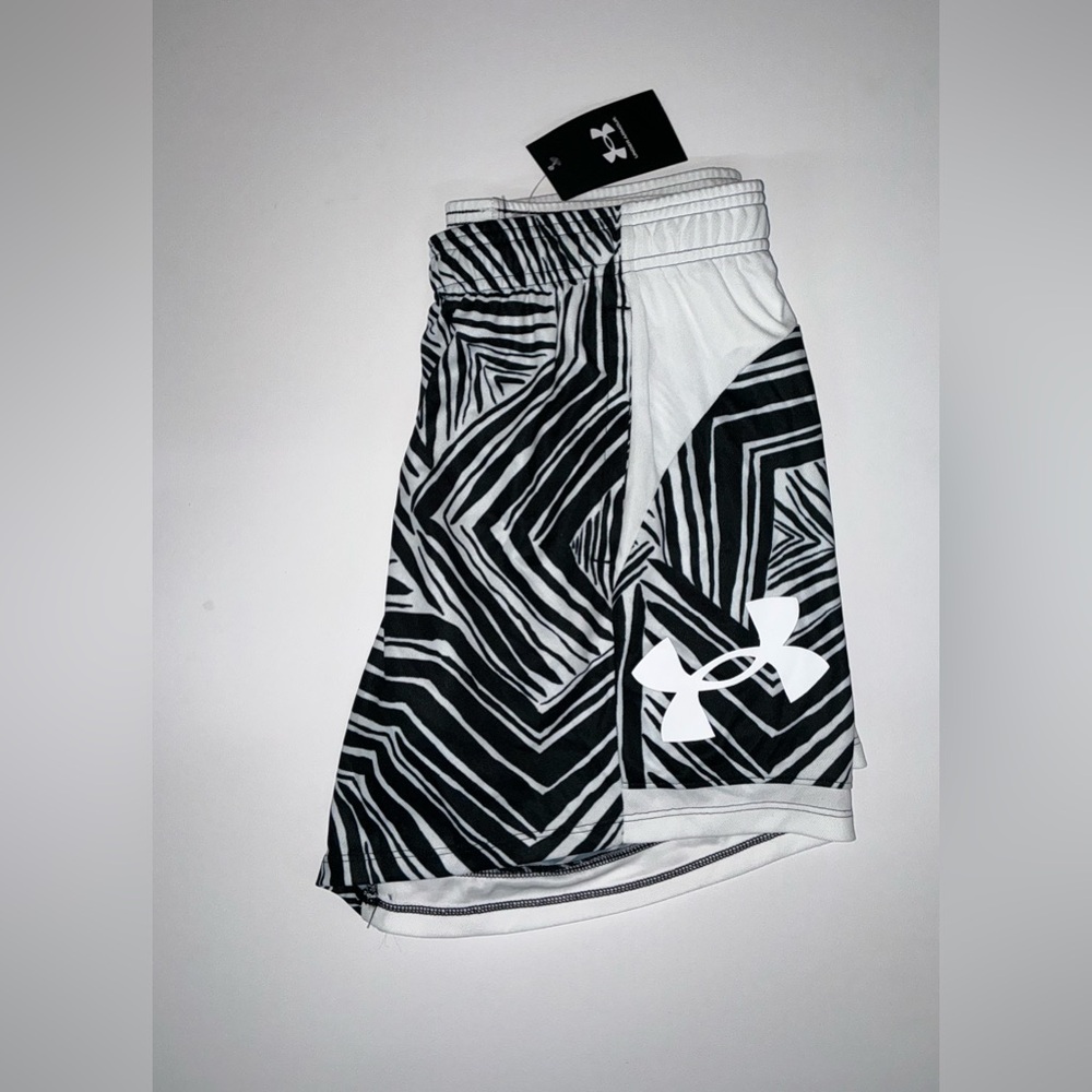Under Armour Baseline 6” Shorts - Picture 3 of 4